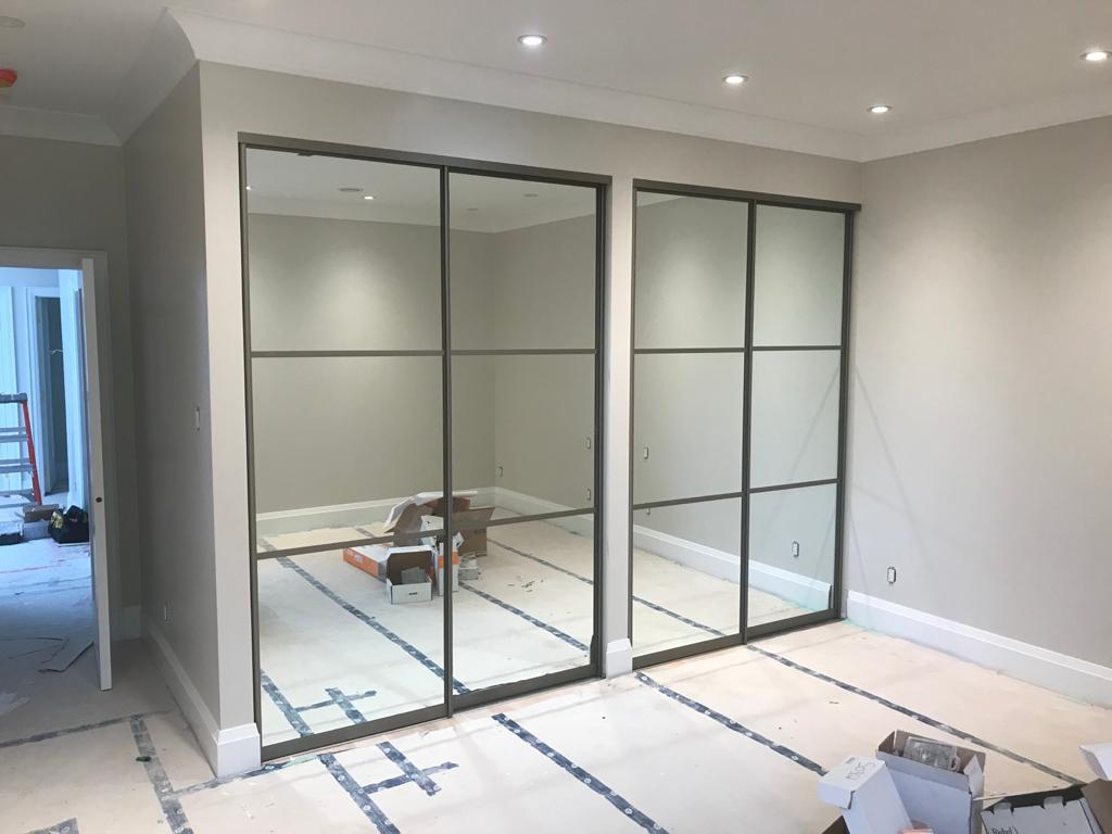 Frameless sliding mirror