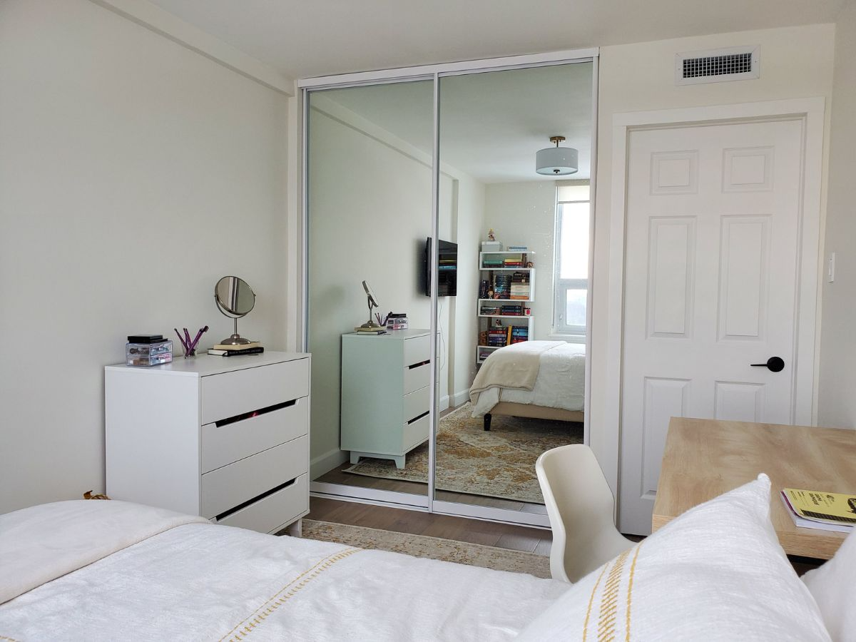 Spacious bedroom with mirror doors