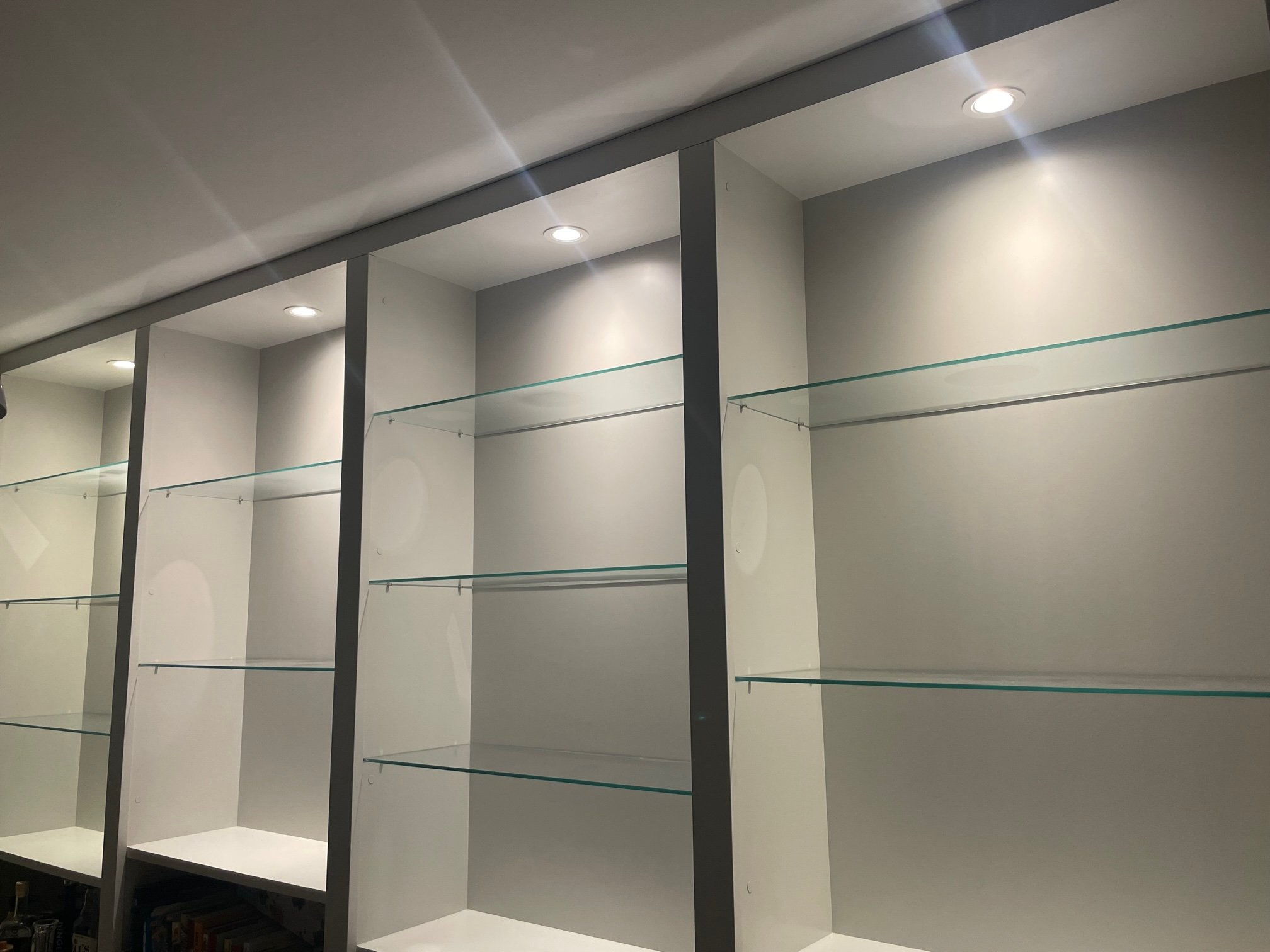 Floating corner glass shelf