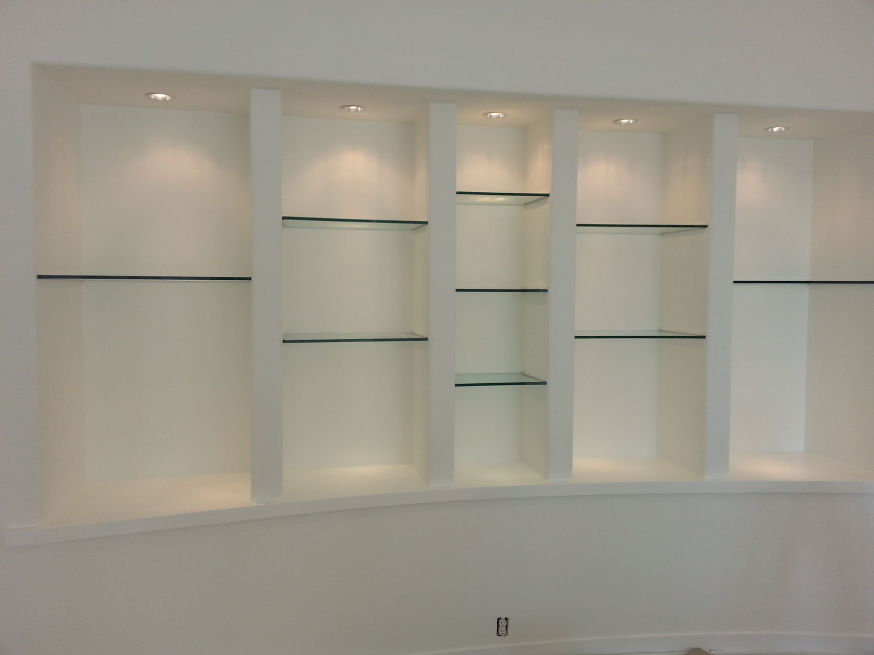 Retail display shelving