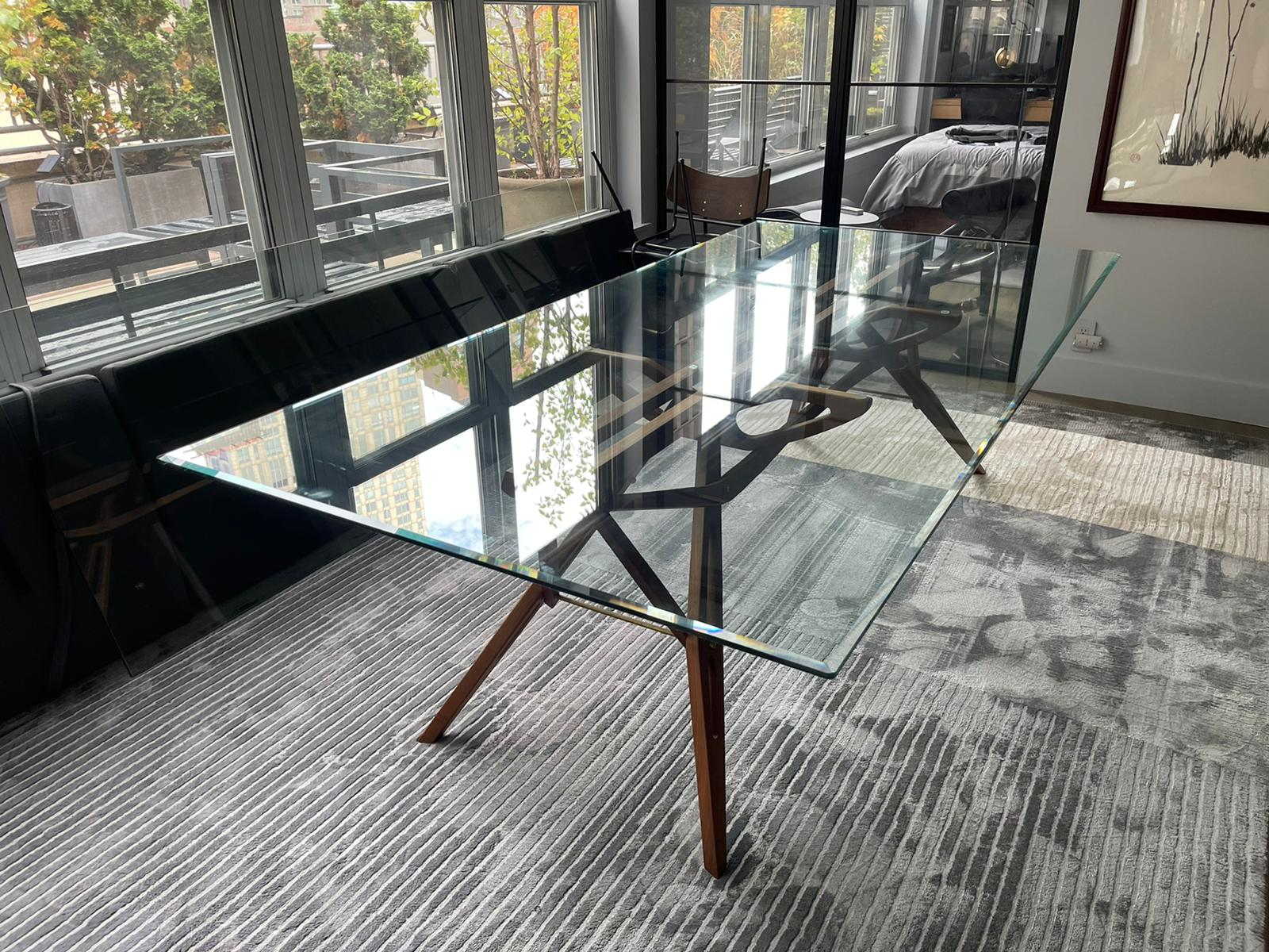Edge finishes for glass tabletop
